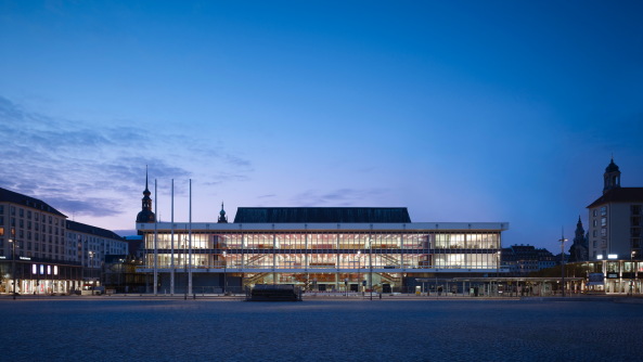 gmp Architekten von Gerkan, Marg und Partner, Richtfest, Baustellenmusik, Kulturpalast Dresden, Musik, Konzertsaal, Bibliothek, Sanierung, Ostmoderne, gmp, Foyer, Frauenkirche Dresden, Chefdirigent Michael Sanderling, Dresdner Philharmonie, stadt Dresden, BauNetz, Baunetz-Meldung, Umbau, Sanierung, Wolfgang Hnsch, Moderne, Beton, Baukosten, Fassade, Trockenbau, Ausbau, Erffnung, Dresdner Philharmonie, BDA Sachsen, Kulti, 2017, Fertigstellung, Erffnung, Wiedererffnung