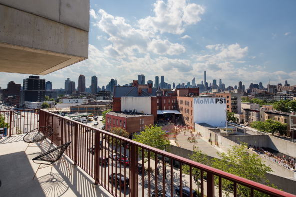 baunetz, architektur, architecture, meldung, news, wohnhaus, living house, house, apartment, wohnungsbau, wohnung, stuido, new yprk, USA, amerika, long island city, queens, MoMA PS1, gentrifizierung, wohnungsmarkt, immobilienmarkt, kunst, kunstszene, kunstinstitution, artdistrict, NY, New york city, jackson avenue, mietshaus, 2222 jackson, ODA new york, ODA, mietwohnung, bebauungsvorschrift, zoning regulations, matrix, gitter, zellen, pixel, flexibilitt, struktur, korridor, modular, wohnungstyp, auskragung, etagenwohnung, balkon, terrasse, dachterrasse, gemeinschaftsraum, lobby, atrium, manhattan, auenflche, vertical villige, imagen subliminal, miguel de Guzmn, pavel bendov