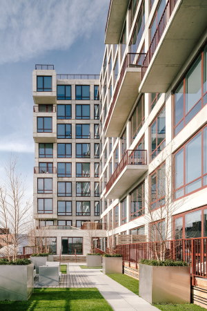 baunetz, architektur, architecture, meldung, news, wohnhaus, living house, house, apartment, wohnungsbau, wohnung, stuido, new yprk, USA, amerika, long island city, queens, MoMA PS1, gentrifizierung, wohnungsmarkt, immobilienmarkt, kunst, kunstszene, kunstinstitution, artdistrict, NY, New york city, jackson avenue, mietshaus, 2222 jackson, ODA new york, ODA, mietwohnung, bebauungsvorschrift, zoning regulations, matrix, gitter, zellen, pixel, flexibilitt, struktur, korridor, modular, wohnungstyp, auskragung, etagenwohnung, balkon, terrasse, dachterrasse, gemeinschaftsraum, lobby, atrium, manhattan, auenflche, vertical villige, imagen subliminal, miguel de Guzmn, pavel bendov