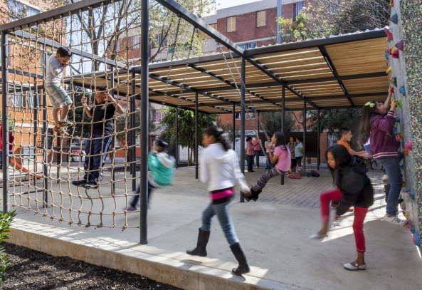 Baunetz, Meldung, Architektur, Mexiko, Mexiko-Stadt, Mexico City, Reorganization of Space, Common Space, Umstrukturierung, Grten, Hinterhof, Rozana Montiel, Alin V. Wallach, Comun unidad, Common Unity, Library, rehabilitaton of public space, Azcapotzalco, Wohnsiedlung, san Pablo Xalpa