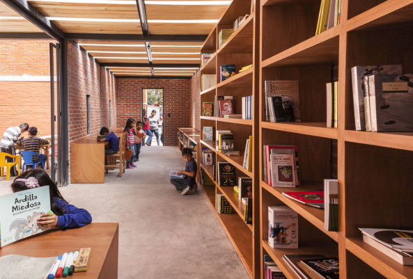 Baunetz, Meldung, Architektur, Mexiko, Mexiko-Stadt, Mexico City, Reorganization of Space, Common Space, Umstrukturierung, Grten, Hinterhof, Rozana Montiel, Alin V. Wallach, Comun unidad, Common Unity, Library, rehabilitaton of public space, Azcapotzalco, Wohnsiedlung, san Pablo Xalpa