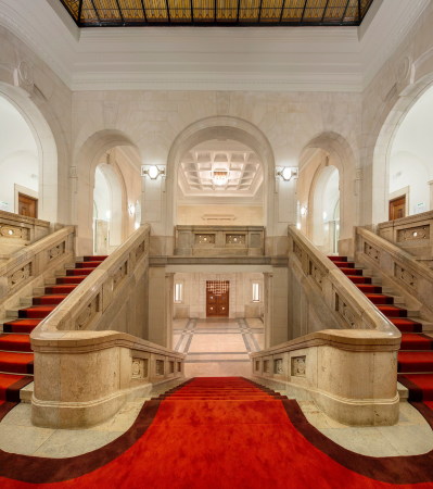 Bezuidenhoutseweg 30, KAAN Architecten, Neubau, Umbau, Fertigstellung, transformation, new building, office, Braaksma & Roos Architectenbureau, Holz, Stein, Leder, drehbare Fenster, Mosaik, Innenhof, Niderlande, 2017, Public Private Partnership, Baunetz, Baunetz-Meldung, Architektur, Architekt, architect, architecture, Architekt gesucht, Meldungen, architecture-news, Architektur Deutschland, deutsche Architekten, german architecture, young architects