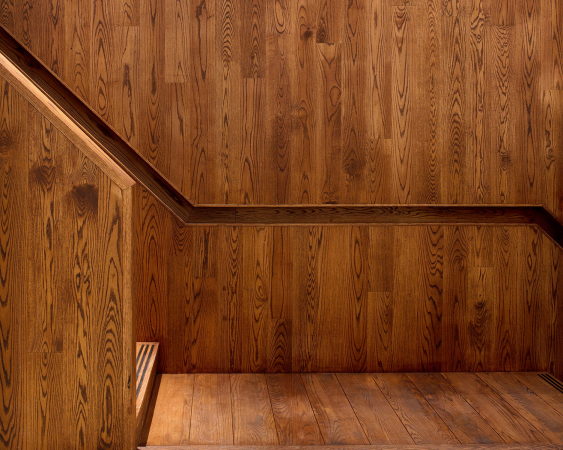 Bezuidenhoutseweg 30, KAAN Architecten, Neubau, Umbau, Fertigstellung, transformation, new building, office, Braaksma & Roos Architectenbureau, Holz, Stein, Leder, drehbare Fenster, Mosaik, Innenhof, Niderlande, 2017, Public Private Partnership, Baunetz, Baunetz-Meldung, Architektur, Architekt, architect, architecture, Architekt gesucht, Meldungen, architecture-news, Architektur Deutschland, deutsche Architekten, german architecture, young architects