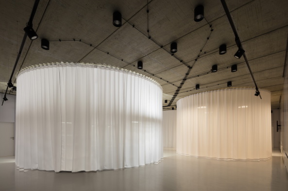 Baunetz, Meldungen, Architektur, Projekte, Tschechische Republik, Brno, CHYBIK + KRISTOF, MY DVA group, Showrrom, Ausstellungsraum, Brogebude, Corporate Architecture, Sthle, Fassade, Stuhlfassade, Stahlstruktur, Mbel