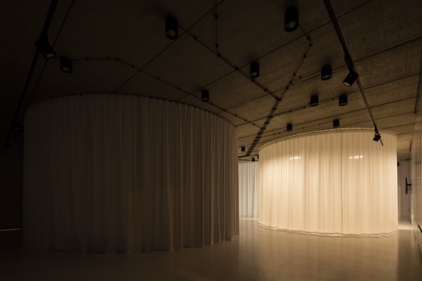 Baunetz, Meldungen, Architektur, Projekte, Tschechische Republik, Brno, CHYBIK + KRISTOF, MY DVA group, Showrrom, Ausstellungsraum, Brogebude, Corporate Architecture, Sthle, Fassade, Stuhlfassade, Stahlstruktur, Mbel