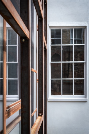 Baunetz, Architektur, Meldungen, Projekte, Gianni Botsford Architects, London, Grobritannien, the layered gallery, Kunstsammlung, Ausstellungsraum, Wintergarten, Cortenstahl, Galerie, Display, Bauen im Bestand, Annex