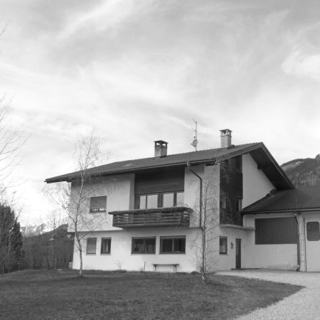 Stifter Bachmann, architekten, sdtirol, wohnhaus, haus, wohnen, wohnungsbau, glas, glaswand, festverglasung, wei, einbauschrnke, architektur, berge, berg, hang, Atelier, holzwolle, handwerk, handwerksbetrieb, zweite haut, hlle, umbau, umnutzung, sanierung, Angelika Bachmann, Helmut Stifter, Oliver Jaist, werkstatt