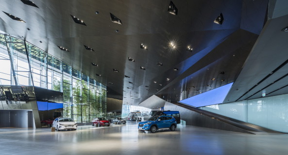 Baunetz, Architektur, Meldungen, Projekte, Seoul, Sdkorea, Goyang, Hyundai Motorstudio, Delugan Meissl, DMAA, Autohaus, Modern Premium, Autohaus, Showroom, Global Dealership Space Identity, modular, Markenzentrum, Themenpark