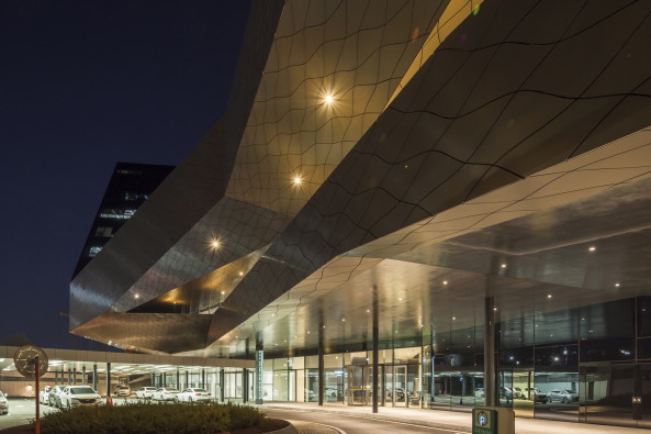 Baunetz, Architektur, Meldungen, Projekte, Seoul, S�dkorea, Goyang, Hyundai Motorstudio, Delugan Meissl, DMAA, Autohaus, Modern Premium, Autohaus, Showroom, Global Dealership Space Identity, modular, Markenzentrum, Themenpark