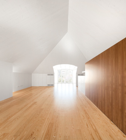 portugal, Appleton e Domingos, arquitectos, architekten, da fonseca 49, beton, umbau, brand, ausgebrannt, historisch, bestand, art nouveau, jugenstil, fassade, stadthaus, wohnhaus, appartment, umbau, ausbau, wei, holz