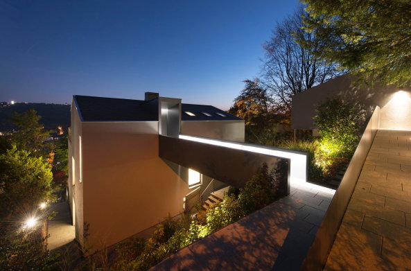 Baunetz, Baunetz-Meldung, Architektur, Architekt, architect, architecture, Architekt gesucht, Meldungen, architecture-news, Architektur Deutschland, deutsche Architekten, german architecture, young architects, Fertigstellung, Neubau, Umbau, Stuttgart, 2017, germany, Bottega Erhardt Architekten, Luxuswohnen am Hang, Wohnhaus, Wohnungsbau, Sanierung, Renovierung, Haus H, Stuttgarter Sden, Rckbau