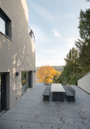 Baunetz, Baunetz-Meldung, Architektur, Architekt, architect, architecture, Architekt gesucht, Meldungen, architecture-news, Architektur Deutschland, deutsche Architekten, german architecture, young architects, Fertigstellung, Neubau, Umbau, Stuttgart, 2017, germany, Bottega Erhardt Architekten, Luxuswohnen am Hang, Wohnhaus, Wohnungsbau, Sanierung, Renovierung, Haus H, Stuttgarter Sden, Rckbau