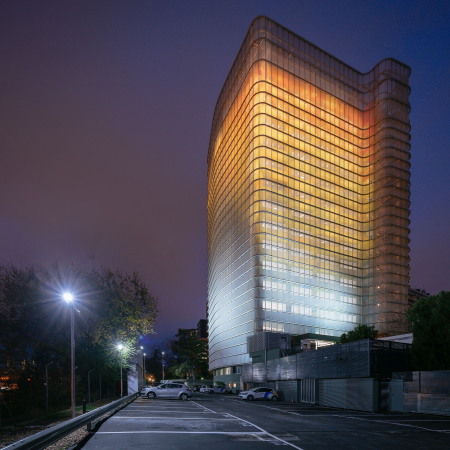 baunetz, architektur, architecture, umbau, sanierung, fassade, hotel, madrid, spanien, preisgnstig, ruiz barbarin arquitectos, ncr gebude, ncr building, hochhaus, nachkriegsmoderne, nachkriegsarchitektur, verwaltungszentrale, ilunion, hotelkette, viersternenhotel, lage, ringstrae, M-30, Torrespaa, IBM madrid, modernisierung, erscheinung, neugestaltung, energiekonzet, Auenschicht, hlle, gradation, belichtung, auenbelichtung, farbe, Imagen Subliminal, Miguel de Guzmn, Rocio Romero