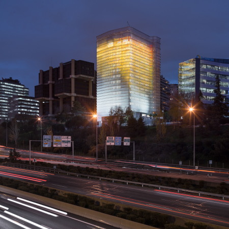 baunetz, architektur, architecture, umbau, sanierung, fassade, hotel, madrid, spanien, preisgnstig, ruiz barbarin arquitectos, ncr gebude, ncr building, hochhaus, nachkriegsmoderne, nachkriegsarchitektur, verwaltungszentrale, ilunion, hotelkette, viersternenhotel, lage, ringstrae, M-30, Torrespaa, IBM madrid, modernisierung, erscheinung, neugestaltung, energiekonzet, Auenschicht, hlle, gradation, belichtung, auenbelichtung, farbe, Imagen Subliminal, Miguel de Guzmn, Rocio Romero