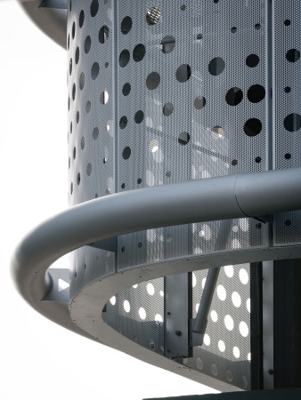 baunetz, architektur, architecture, umbau, sanierung, fassade, hotel, madrid, spanien, preisgnstig, ruiz barbarin arquitectos, ncr gebude, ncr building, hochhaus, nachkriegsmoderne, nachkriegsarchitektur, verwaltungszentrale, ilunion, hotelkette, viersternenhotel, lage, ringstrae, M-30, Torrespaa, IBM madrid, modernisierung, erscheinung, neugestaltung, energiekonzet, Auenschicht, hlle, gradation, belichtung, auenbelichtung, farbe, Imagen Subliminal, Miguel de Guzmn, Rocio Romero