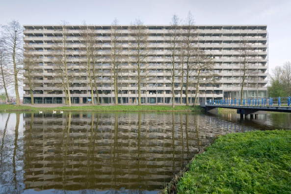 Sanierung, NL Architects, Bijlmermeer, Mies van der Rohe Award, Kleiburg, CIAM, Charta von Athen, Amsterdam Zuidost, Fop Ottenhof, Siegfried Nassuth, XVW Architectuur, DIY, Selbstausbau, Nachkriegsmoderne, Waschbeton, de FLAT, Stijn Poelstra, Marcel van der Burg
