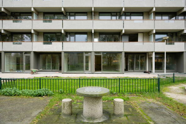 Sanierung, NL Architects, Bijlmermeer, Mies van der Rohe Award, Kleiburg, CIAM, Charta von Athen, Amsterdam Zuidost, Fop Ottenhof, Siegfried Nassuth, XVW Architectuur, DIY, Selbstausbau, Nachkriegsmoderne, Waschbeton, de FLAT, Stijn Poelstra, Marcel van der Burg