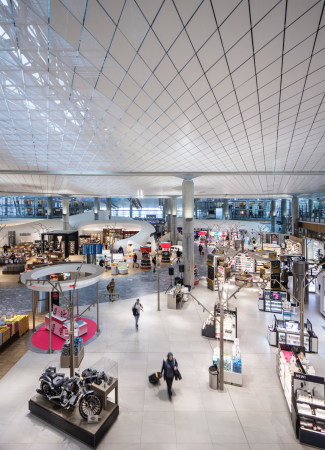 Baunetz, Architektur, Meldungen, Nordic - Office of Architecture, Oslo, Norwegen, Flughafen, Erweiterung, Terminal, Oslo Airport, Ausbau, BREEAM excellent, Nachhaltigkeit, Sustainability, Holz, Recycling, Stahl, Beton, Passivhaus, abgerundetes Dach