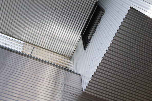 Beckmann, N�Th�p�, Philippe Rizzotti, Olivier Amsellem, Sozialwohnungsbau, Frankreich, France, french, social housing, apartments, Fassade, facade, cladding, metal, Wellblech, Bassins de flot, Bordeaux, Aufwertung, gentrification