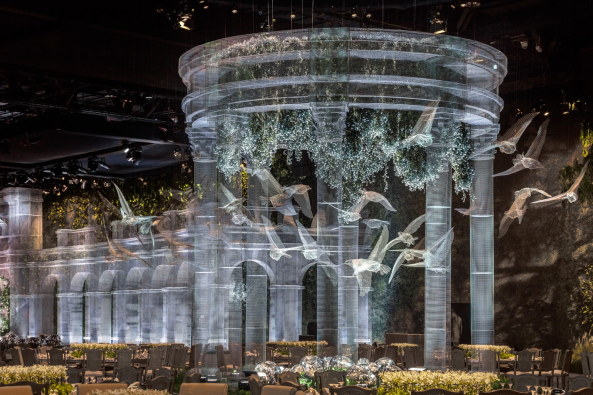 Baunetz, Meldung, Architektur, architecture, Inszenierung, Szenografie, Theater, Gitter, Licht, grid, light, Renaissance, Fest, Dekoration, decoration, Bhne, stage, Bankett, banquet, Abu Dhabi, Vereinigte Arabische Emirate, Edoardo Tresoldi, Roberto Conte