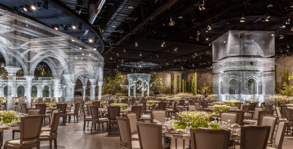 Baunetz, Meldung, Architektur, architecture, Inszenierung, Szenografie, Theater, Gitter, Licht, grid, light, Renaissance, Fest, Dekoration, decoration, Bhne, stage, Bankett, banquet, Abu Dhabi, Vereinigte Arabische Emirate, Edoardo Tresoldi, Roberto Conte