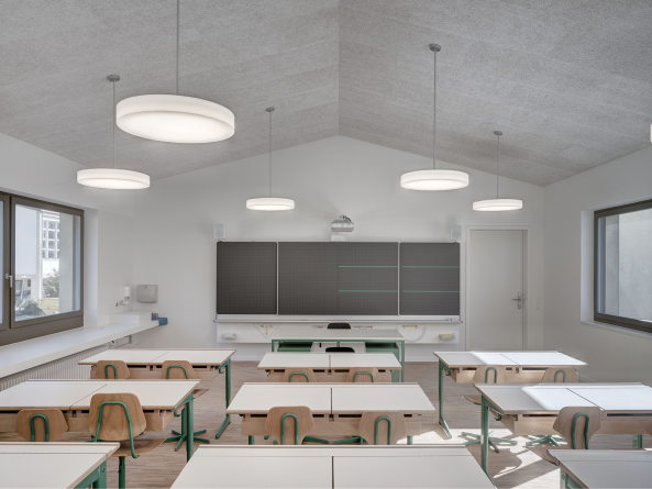 baunetz, architektur, architecture, schweiz, swiss, erweiterung, erweiterungsbau, primarschule, schule, schulerweiterung, evilard, leubringen, biel, gemeindeschule, mont blac, sprachgrenze, deutsch, franzsisch, zweispachige schule, realisierungswettbewerb, schulerneuerung, umbau, neubau, erweiterung, penny lane, dolmus architekten, bestansbau, schulgebude, schulanlage, zweigeschossig, langgestreckt, passerelle, raumbrcke, zwischenhof, innenhof, schulhof, auenbereich, tagesschule, klassenzimmer, belichtung, lichtverhltniss, zirkulation, korridor, sichtbeton, gelb, erweiterunsbau, Aytac Pekdemir, Rolf Siegenthaler