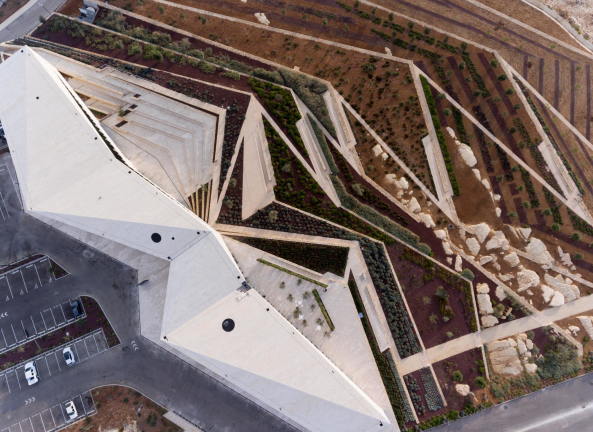 Architektur, Baunetz, Meldungen, Projekte, Palstina, Birzeit, Naher Osten, Heneghan Peng Architects, The Palestinian Museum, Westbank, Landschaft, Terrassen, Kaskade, Stufen, Feldstein, agricultural heritage, Amphitheater
