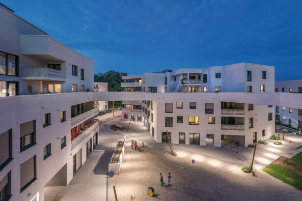 Baunetz, Meldung, Architektur, architecture, Deutscher Architekturpreis, 2017, Staatsbaupreis, Anerkennung, Auszeichnung, Verleihung, award, Preis, Germany, Deutschland, Schmuttertal-Gymnasium, Diedorf, Hermann Kaufmann, Florian Nagler, ARGE Diedorf, Altes Hafenamt, Hamburg, BOLLES, WILSON, Mnster, Landtag, Baden-Wrttemberg, Stuttgart, Staab, Bremer Punkt, LIN Architekten, Deutsche Schule, Madrid, Grntuch Ernst, Wohnanlage, wagnisART, bogevischs buero, Mnchen, Kinder- und Familienzentrum, Ludwigsburg-Poppenweiler, VON M, Hafven, Coworking, Maker Space, Hannover, Mensing Timofticiuc, Berlin, Krcher, Besucher- und Kundenzentrum, Winnenden, Reichel Schlaier , Stuttgart, Erweiterung, Europische Schule, Frankfurt am Main, NKBAK, Nicole Kerstin Berganski, Andreas Krawczyk, Frankfurt am Main, Bremer Landesbank, Caruso St John Architects, Stefan Mller-Naumann, Marcus Ebener, Monika Thomas, Markus Allmann, Ruth Berktold, Nils Buschmann, Birgit Frank, Sven Frhlich, Matthias Sauerbruch, Christopher Schwarz, Bundesbauministerium, Bundesarchitektenkammer, DAP