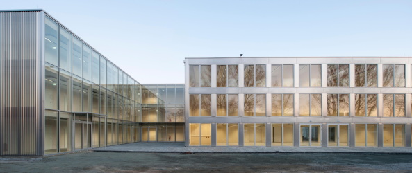 Baunetz, Thomas Mayer, Meldung, Architektur, architecture, Deutscher Architekturpreis, 2017, Staatsbaupreis, Anerkennung, Auszeichnung, Verleihung, award, Preis, Germany, Deutschland, Schmuttertal-Gymnasium, Diedorf, Hermann Kaufmann, Florian Nagler, ARGE Diedorf, Altes Hafenamt, Hamburg, BOLLES, WILSON, Mnster, Landtag, Baden-Wrttemberg, Stuttgart, Staab, Bremer Punkt, LIN Architekten, Deutsche Schule, Madrid, Grntuch Ernst, Wohnanlage, wagnisART, bogevischs buero, Mnchen, Kinder- und Familienzentrum, Ludwigsburg-Poppenweiler, VON M, Hafven, Coworking, Maker Space, Hannover, Mensing Timofticiuc, Berlin, Krcher, Besucher- und Kundenzentrum, Winnenden, Reichel Schlaier , Stuttgart, Erweiterung, Europische Schule, Frankfurt am Main, NKBAK, Nicole Kerstin Berganski, Andreas Krawczyk, Frankfurt am Main, Bremer Landesbank, Caruso St John Architects, Stefan Mller-Naumann, Marcus Ebener, Monika Thomas, Markus Allmann, Ruth Berktold, Nils Buschmann, Birgit Frank, Sven Frhlich, Matthias Sauerbruch, Christopher Schwarz, Bundesbauministerium, Bundesarchitektenkammer, DAP