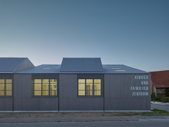 Baunetz, Meldung, Architektur, architecture, Deutscher Architekturpreis, 2017, Staatsbaupreis, Anerkennung, Auszeichnung, Verleihung, award, Preis, Germany, Deutschland, Schmuttertal-Gymnasium, Diedorf, Hermann Kaufmann, Florian Nagler, ARGE Diedorf, Altes Hafenamt, Hamburg, BOLLES, WILSON, Mnster, Landtag, Baden-Wrttemberg, Stuttgart, Staab, Bremer Punkt, LIN Architekten, Deutsche Schule, Madrid, Grntuch Ernst, Wohnanlage, wagnisART, bogevischs buero, Mnchen, Kinder- und Familienzentrum, Ludwigsburg-Poppenweiler, VON M, Hafven, Coworking, Maker Space, Hannover, Mensing Timofticiuc, Berlin, Krcher, Besucher- und Kundenzentrum, Winnenden, Reichel Schlaier , Stuttgart, Erweiterung, Europische Schule, Frankfurt am Main, NKBAK, Nicole Kerstin Berganski, Andreas Krawczyk, Frankfurt am Main, Bremer Landesbank, Caruso St John Architects, Stefan Mller-Naumann, Marcus Ebener, Monika Thomas, Markus Allmann, Ruth Berktold, Nils Buschmann, Birgit Frank, Sven Frhlich, Matthias Sauerbruch, Christopher Schwarz, Bundesbauministerium, Bundesarchitektenkammer, DAP