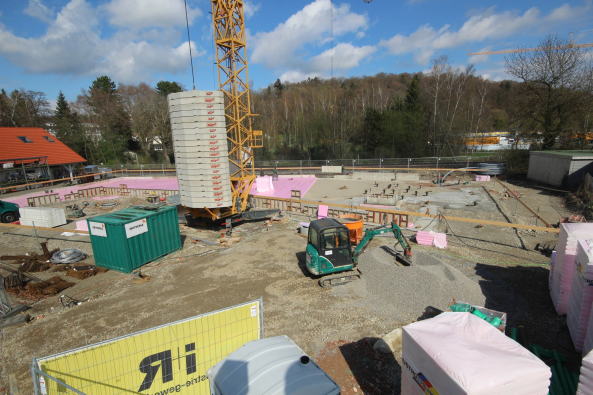 Baunetz, Meldungen, Architektur, architecture, Biberach, i+R Industrie- und Gewerbebau, Jugendzentrum, Jugendhaus, Freizeit, Beteiligung, Jugendliche, Holz, Beton, Asymetrie, Terrasse, Simon Gallus, Beat Schiltknecht