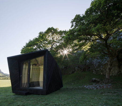Baunetz, Meldungen, Architektur, architecture, Wales, Paul Miller, Michael Kendrick, Pop Up, Hotel, Cabin, Arthurs Cave, Miller Kendrick Architects, London, Grobritannien, Mini Hotel, Holz, sparsam, klein, All in one