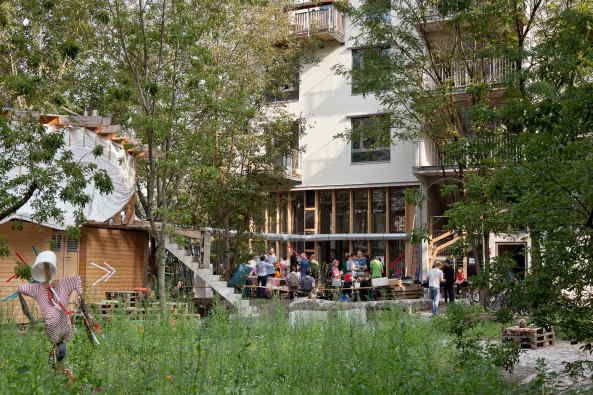 baunetz, architektur, architecture, vitra, dsign museum, basel, wohnen, kollektiv wohnen, bauen, together, new architecture of the collective, neue architektur der gemeinschaft, ausstellung, exibition, wohnmodelle, wohnideale, weil am rhein, andreas ruby, angelika fritz, kieran long, daniel niggli, em2n, pier vittorio aureli