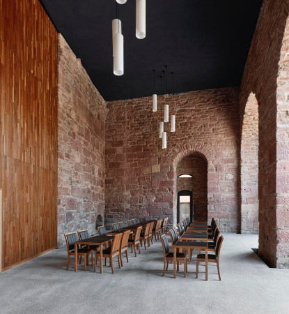 Baunetz, Meldung, Architektur, architecture, Schloss Heidelberg, Sattelkammer, Besucherbistro, Schlossimbiss, Max Dudler, Umbau, R�ckbau, Backstein, Zweckbau, 13. Jahrhundert, Friedrich V.