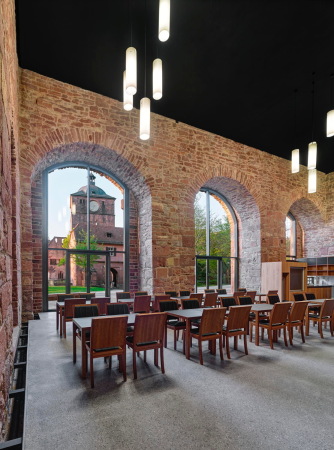 Baunetz, Meldung, Architektur, architecture, Schloss Heidelberg, Sattelkammer, Besucherbistro, Schlossimbiss, Max Dudler, Umbau, R�ckbau, Backstein, Zweckbau, 13. Jahrhundert, Friedrich V.