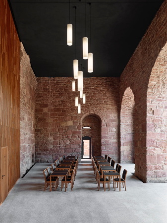 Baunetz, Meldung, Architektur, architecture, Schloss Heidelberg, Sattelkammer, Besucherbistro, Schlossimbiss, Max Dudler, Umbau, R�ckbau, Backstein, Zweckbau, 13. Jahrhundert, Friedrich V.