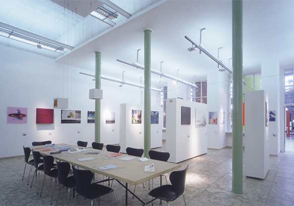 Einblick in die Ausstellung die parallel zur letzten Documenta stattfand
