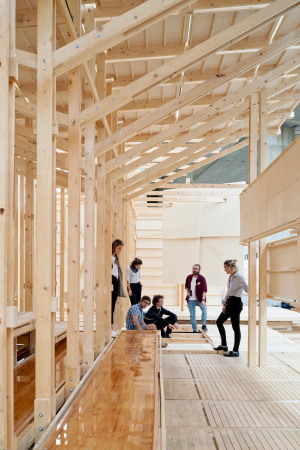 Baunetz, meldung, news, Z�rich, Schweiz, Swizerland, Pfingstweidstrasse, ALICE (Atelier de la Conception de l�Espace), Ecole Polytechnique F�d�rale de Lausanne, Universit�t Lausanne, ZHdK, Z�richer Hochschule der K�nste, collaborative design, collaborative construction, architecture, experimental, Experiment, House 2, Counter City, wood, installation, Elena Chiavi