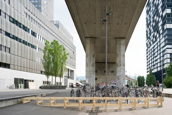 Baunetz, meldung, news, Zrich, Schweiz, Swizerland, Pfingstweidstrasse, ALICE (Atelier de la Conception de lEspace), Ecole Polytechnique Fdrale de Lausanne, Universitt Lausanne, ZHdK, Zricher Hochschule der Knste, collaborative design, collaborative construction, architecture, experimental, Experiment, House 2, Counter City, wood, installation, Elena Chiavi