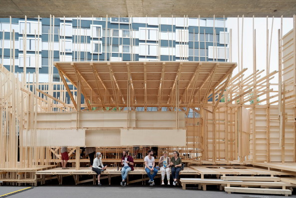 Baunetz, meldung, news, Zrich, Schweiz, Swizerland, Pfingstweidstrasse, ALICE (Atelier de la Conception de lEspace), Ecole Polytechnique Fdrale de Lausanne, Universitt Lausanne, ZHdK, Zricher Hochschule der Knste, collaborative design, collaborative construction, architecture, experimental, Experiment, House 2, Counter City, wood, installation, Elena Chiavi