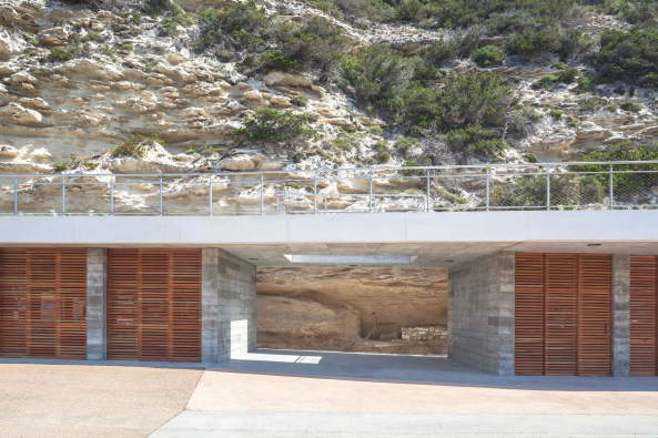 Baunetz, Meldung, Architektur, architecture,  Buzzo, Spinelli, France, Korsika, Bonifacio, Kste, coast, Hafen, harbour, fishermen, Fischer, Werkstatt, workshop, Promenade, L'Ortu Duzzi, Serge Demailly, INfrastruktur, infrastructure, facilities, Anlage