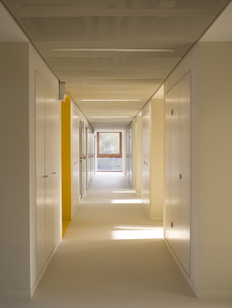 Cl�ment Guillaume, marseille, sanierung, erweiterung, modern, moderne, forschung, labor, forschungsgeb�ude, biologie, natur, landschaft, riegel, b�ro, fassade, sonnenschutz, skulptural, relief, fenster, verschattung, schatten, umwelt, umgebung, aussicht, riegel, Laure, L�toublon, Christophe, Monge, S�bastien Dupouy, sebastien, letoublon, letoublon dupouy / c. monge, frankreich, france, Luminy, nationalpark, sechziger