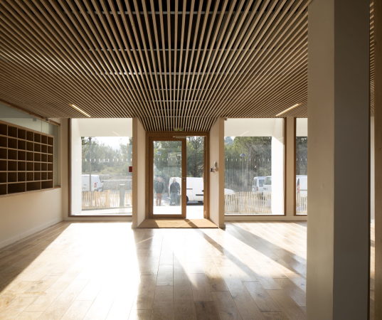 Cl�ment Guillaume, marseille, sanierung, erweiterung, modern, moderne, forschung, labor, forschungsgeb�ude, biologie, natur, landschaft, riegel, b�ro, fassade, sonnenschutz, skulptural, relief, fenster, verschattung, schatten, umwelt, umgebung, aussicht, riegel, Laure, L�toublon, Christophe, Monge, S�bastien Dupouy, sebastien, letoublon, letoublon dupouy / c. monge, frankreich, france, Luminy, nationalpark, sechziger