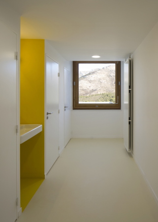 Cl�ment Guillaume, marseille, sanierung, erweiterung, modern, moderne, forschung, labor, forschungsgeb�ude, biologie, natur, landschaft, riegel, b�ro, fassade, sonnenschutz, skulptural, relief, fenster, verschattung, schatten, umwelt, umgebung, aussicht, riegel, Laure, L�toublon, Christophe, Monge, S�bastien Dupouy, sebastien, letoublon, letoublon dupouy / c. monge, frankreich, france, Luminy, nationalpark, sechziger