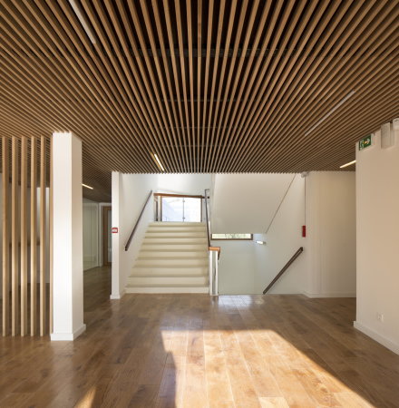 Cl�ment Guillaume, marseille, sanierung, erweiterung, modern, moderne, forschung, labor, forschungsgeb�ude, biologie, natur, landschaft, riegel, b�ro, fassade, sonnenschutz, skulptural, relief, fenster, verschattung, schatten, umwelt, umgebung, aussicht, riegel, Laure, L�toublon, Christophe, Monge, S�bastien Dupouy, sebastien, letoublon, letoublon dupouy / c. monge, frankreich, france, Luminy, nationalpark, sechziger