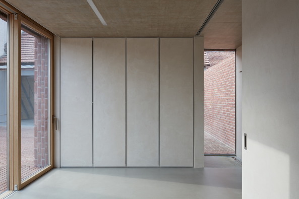 Baunetz, Meldung, news, Jan Proska, Tschechien, Einfamilienhaus, Architektur, architecture, Wien, Backstein, Ziegel, Beton, rot, Flachbau, Wohnhaus, Prunky, Sdmhren, Bungalow, Backsteinhaus, Backsteingarten, Brick house, brick garden, Jakub Skokan und Martin Tuma, BoysPlayNice