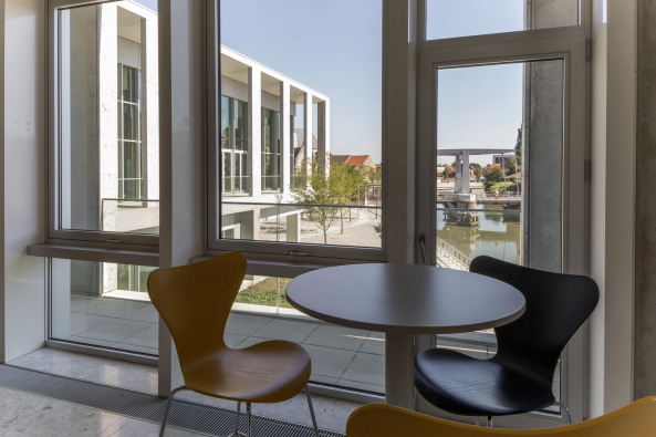 Baunetz, Meldung, news, Architektur, architecture, town hall, building, administrative center, Verwaltungsbau, Rathaus, Deinze, Belgien, Zentrum, Tony Fretton Architects, Belgium, London, Tony Fretton, Jim McKinney, Peter Cook