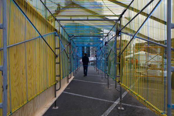 Baunetz, Architektur, Meldungen, Projekte, Seattle, USA, Amerika, Upstream Music Festival & Summit, Festivalarchitektur, Festivalpavillon, temporr, Kunstinstallation, Seattle Playgroung, Best Practice Architecture, offene Struktur, Baugerst, Seile, Netzstruktur, Sperrholz