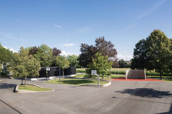 Baunetz, Meldung, news, Architektur, architecture, Schule, Mittelschule, Generalsanierung, Werneck, Schweinfurt, Bayern, Deutschland, Kleinstadt, Stahlbeton, Schulbau, Skelettbauweise, Umbau, Balthasar Neumann, Ortbetondecke, Waschbetonfassade, Beton, hjp architekten, Herbert Osel, Klassenzimmer, Flachbau, Stefan Meyer