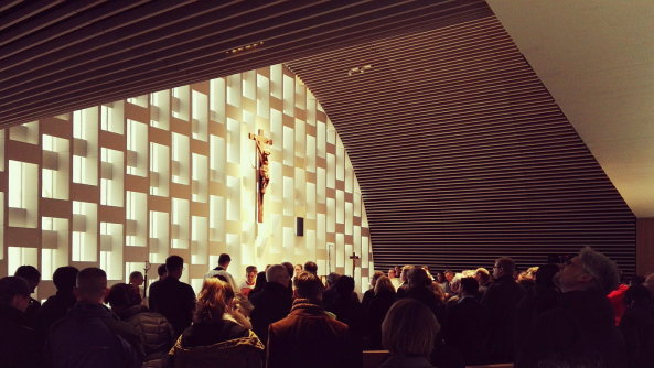 gernot schulz, architekt, architekten, neubau, dom, altenberger, kln, erzbistum, einweihung, detail, raum, modern, geschwungen, dach, decke, geschwungene, Christknig, kapelle, Mawerksteine, beton, messing, gotischer, Kreuzgang, wei, bauen im bestand, denkmal, Simon Wegener